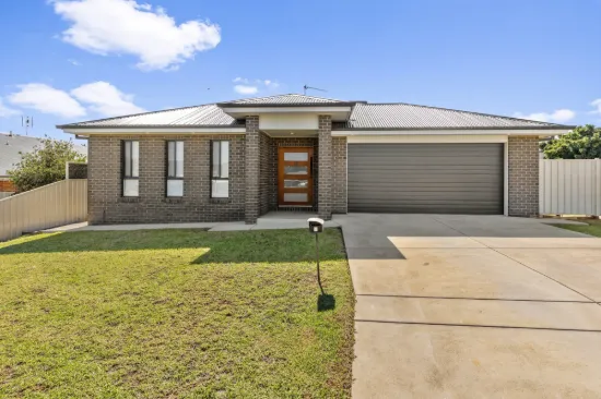 7 Hayes Crescent, Junee, NSW 2663