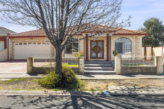 7 Howqua Way, Taylors Hill, Vic 3037 - For Sale