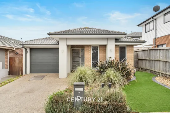7 Hut Road, Clyde North, Vic 3978