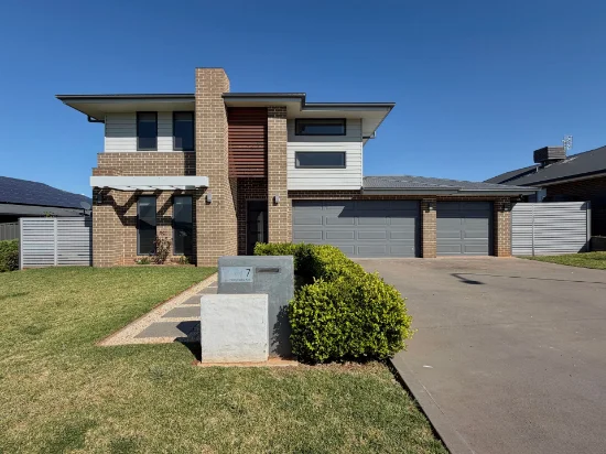 7 Hydrangea Avenue, Parkes NSW 2870 - For Rent