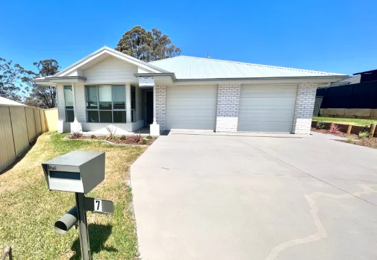7 Kingsbarns Tce, Cessnock, NSW 2325
