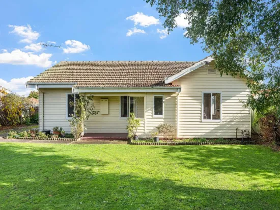 7 Kokoda Avenue, Hamilton, Vic 3300