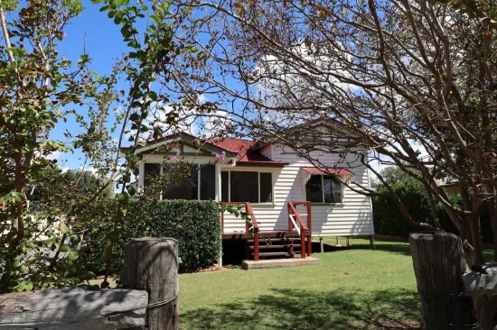 7 Martin Place, Kingaroy, Qld 4610