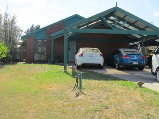 7 Momba Close, Kurunjang, Vic 3337
