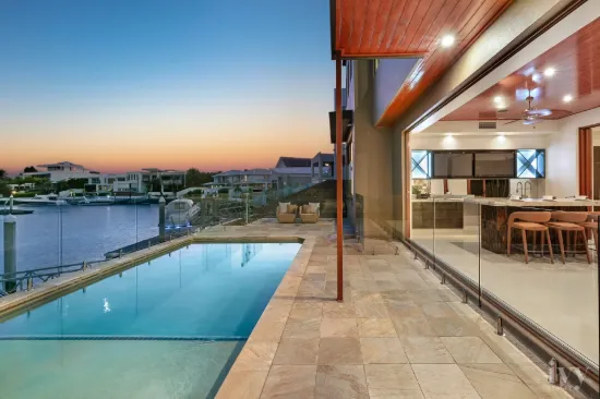 7 Royal Albert Crescent, Sovereign Islands, Qld 4216