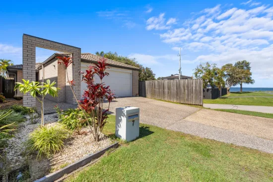 7 Simon Street, Victoria Point, Qld 4165