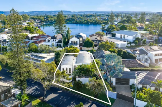 7 The Corso, Isle Of Capri, Qld 4217