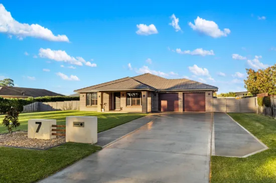 7 Twin Creeks Drive, Luddenham, NSW 2745