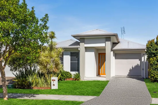 7 Verdant Road, Palmview, Qld 4553
