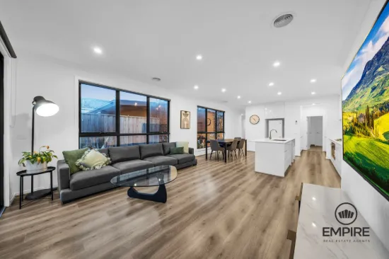 7 Walhallow Drive, Clyde North, Vic 3978