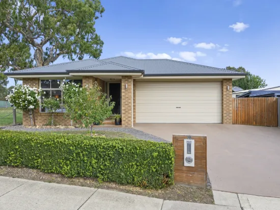 70 Cambridge Drive, Mansfield, Vic 3722