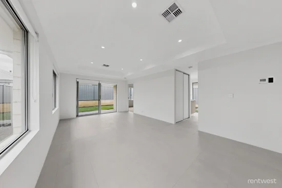 70 Gippsland Parade, Champion Lakes, WA 6111