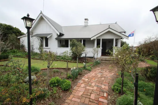 70 Molesworth Street, Tenterfield, NSW 2372