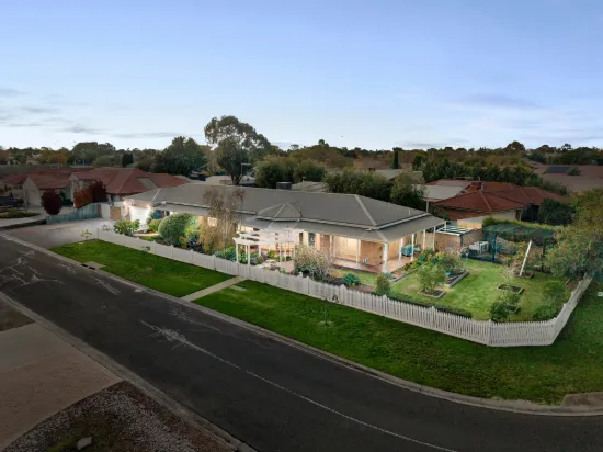 71 Hopetoun Road, Werribee, Vic 3030
