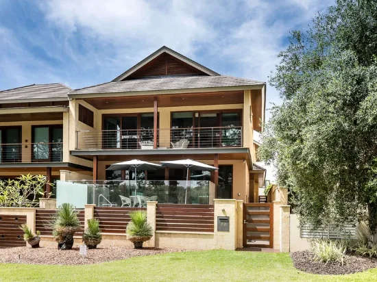 72 Clement Street, Swanbourne, WA 6010