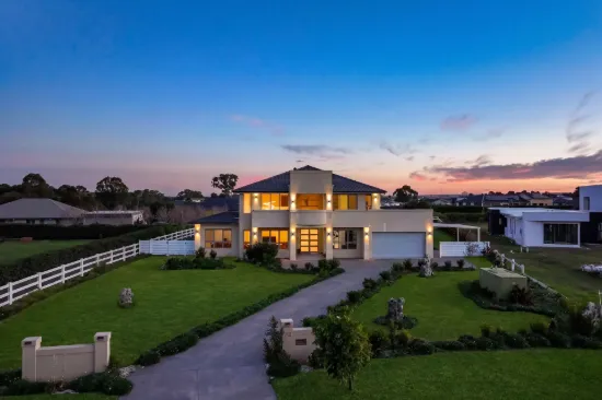 72 Twin Creeks Drive, Luddenham, NSW 2745
