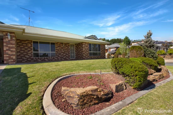 73 Brooklyn Drive, Bourkelands, NSW 2650