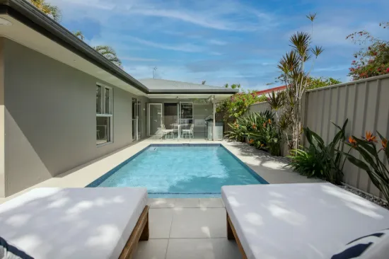 73 Chainey Avenue, Miami, Qld 4220