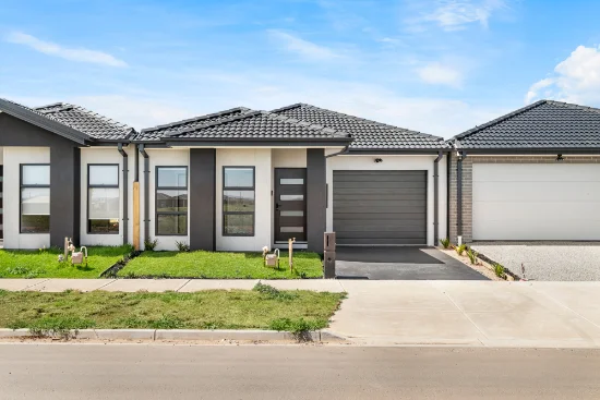 73 Collette Cct, Deanside, Vic 3336 - For Rent