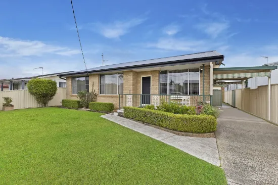 74 Kathleen White Crescent, Killarney Vale, NSW 2261