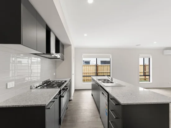76 Lorikeet Circuit, Rockbank, Vic 3335