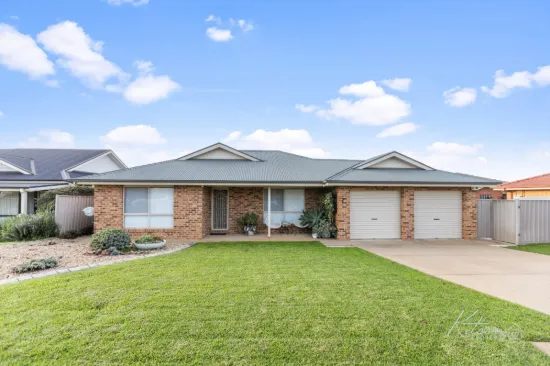76 Paldi Crescent, Glenfield Park, NSW 2650