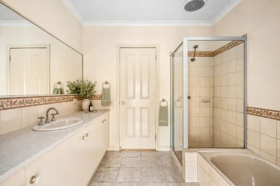 77 Meadowvale Drive, Grovedale, Vic 3216-Image