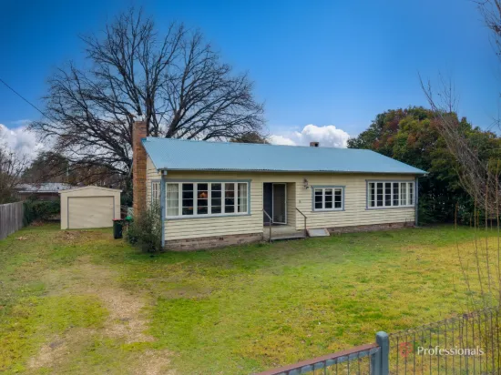 77 Mossman Street, Armidale, NSW 2350