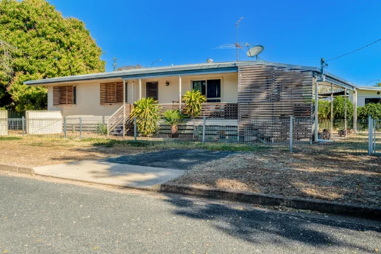 77 Opal Street, Emerald, Qld 4720