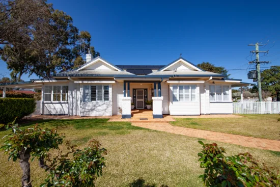 77 Warne St, Wellington, NSW 2820