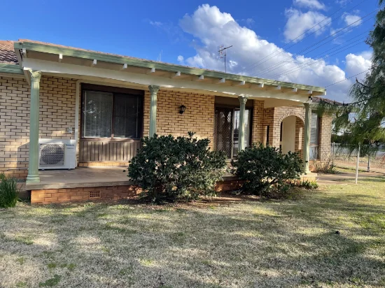 77 Whiteley Street, Wellington, NSW 2820
