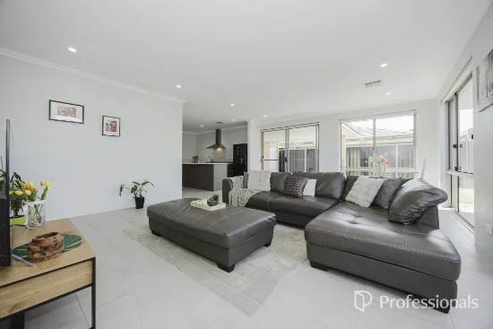 7A Hythe Road, Marangaroo, WA 6064