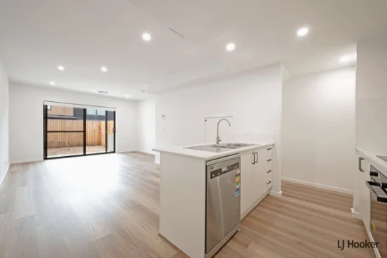 8/2 Cornelius Street, Coombs, ACT 2611