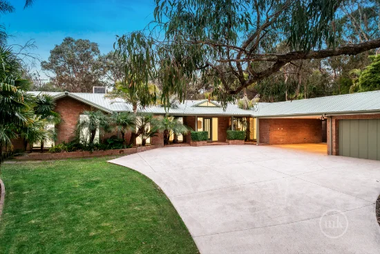 8 & 8A View Mount Court, Eltham, Vic 3095