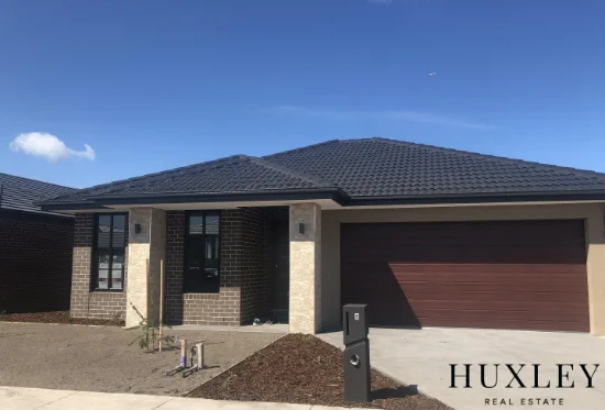 8 Ainsworth Crescent, Diggers Rest, Vic 3427