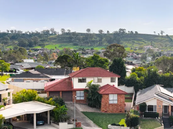 8 Albany Place, Kearns, NSW 2558