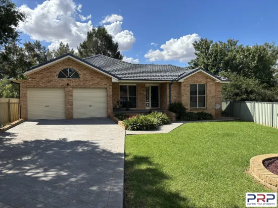 8 Arana Place, Parkes, NSW 2870