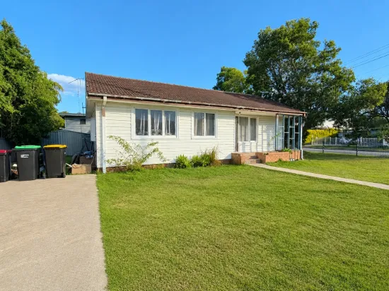 8 Armstrong St, Ashcroft, NSW 2168