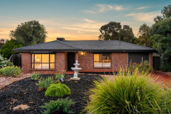 8 Balmoral Court, Morphett Vale, SA 5162