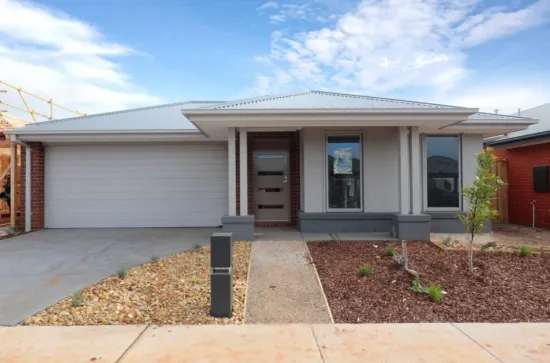 8 Baron Road, Thornhill Park, Vic 3335