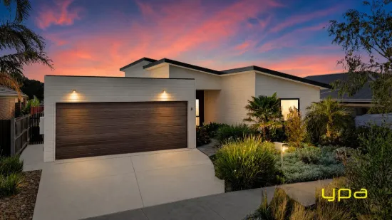 8 Boobook Grove, Cowes, Vic 3922