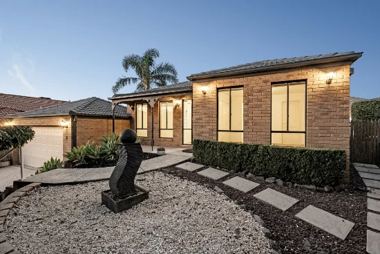 8 Bounty Way, Berwick, Vic 3806 - For Rent