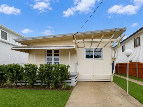 8 Bramble Street, Woody Point, Qld 4019