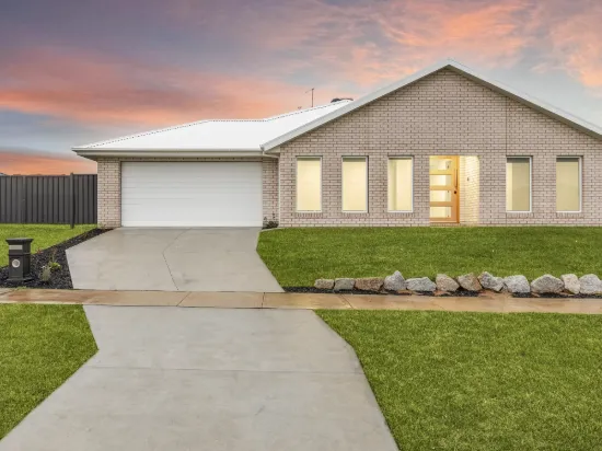 8 Bramwell Avenue, Leneva, Vic 3691