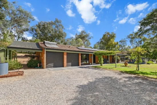 8 Brooklyn Park Road, Kootingal, NSW 2352