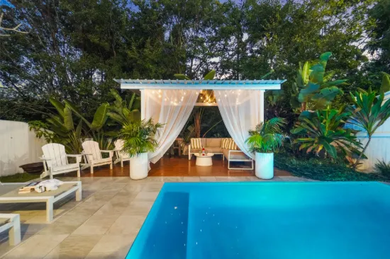 8 Buckland Road, Everton Hills, Qld 4053