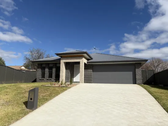 8 Burdett Grove, Kelso, NSW 2795