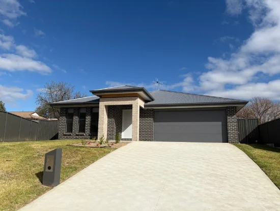 8 Burdett Grove, Kelso, NSW 2795