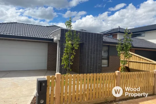 8 Carnation Dr, Rockbank, Vic 3335
