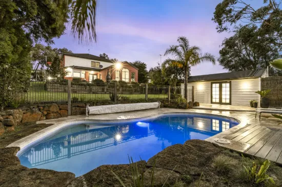 8 Carroll Road, Highton, Vic 3216